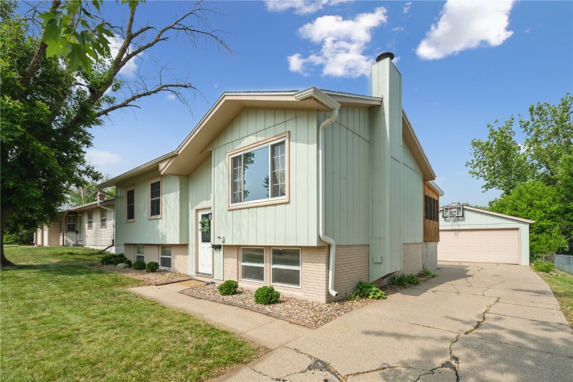 Property Photo: 4531 Sugar Pine Drive NE IA 52402