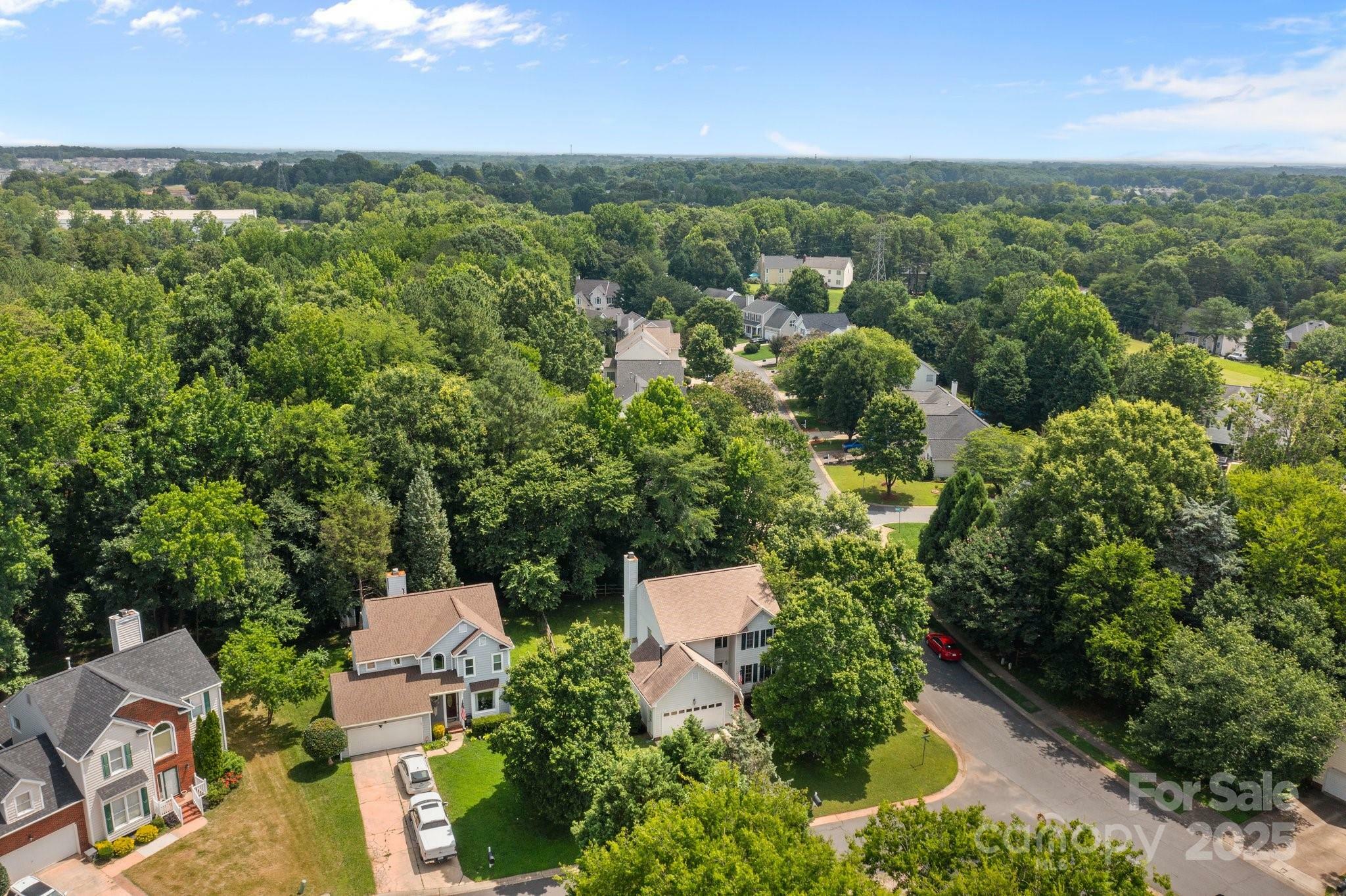 Property Photo: 9904 Brigstock Court NC 28269