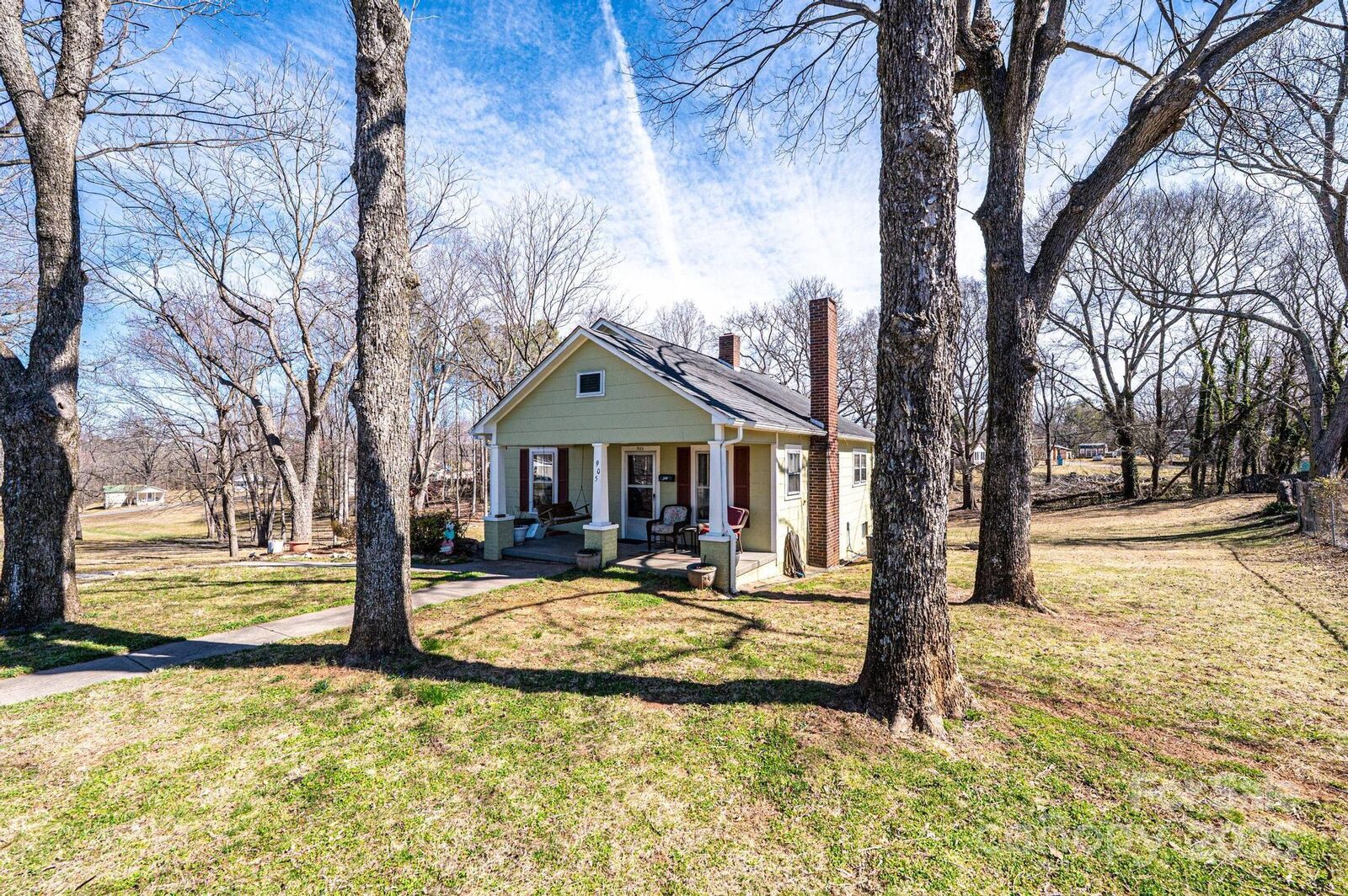 Property Photo: 905 Orchard Street SW NC 28690