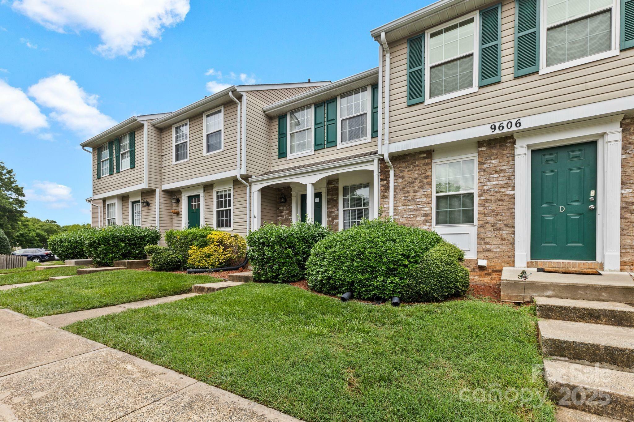Property Photo: 9606 Vinca Circle NC 28213