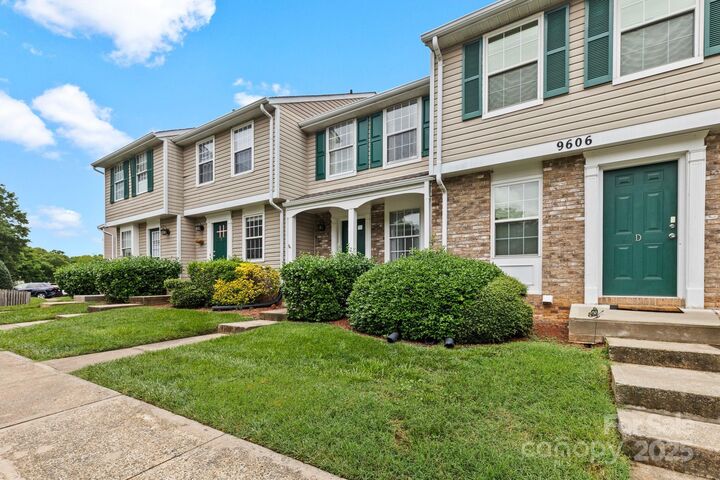 Property Photo: 9606 Vinca Circle NC 28213