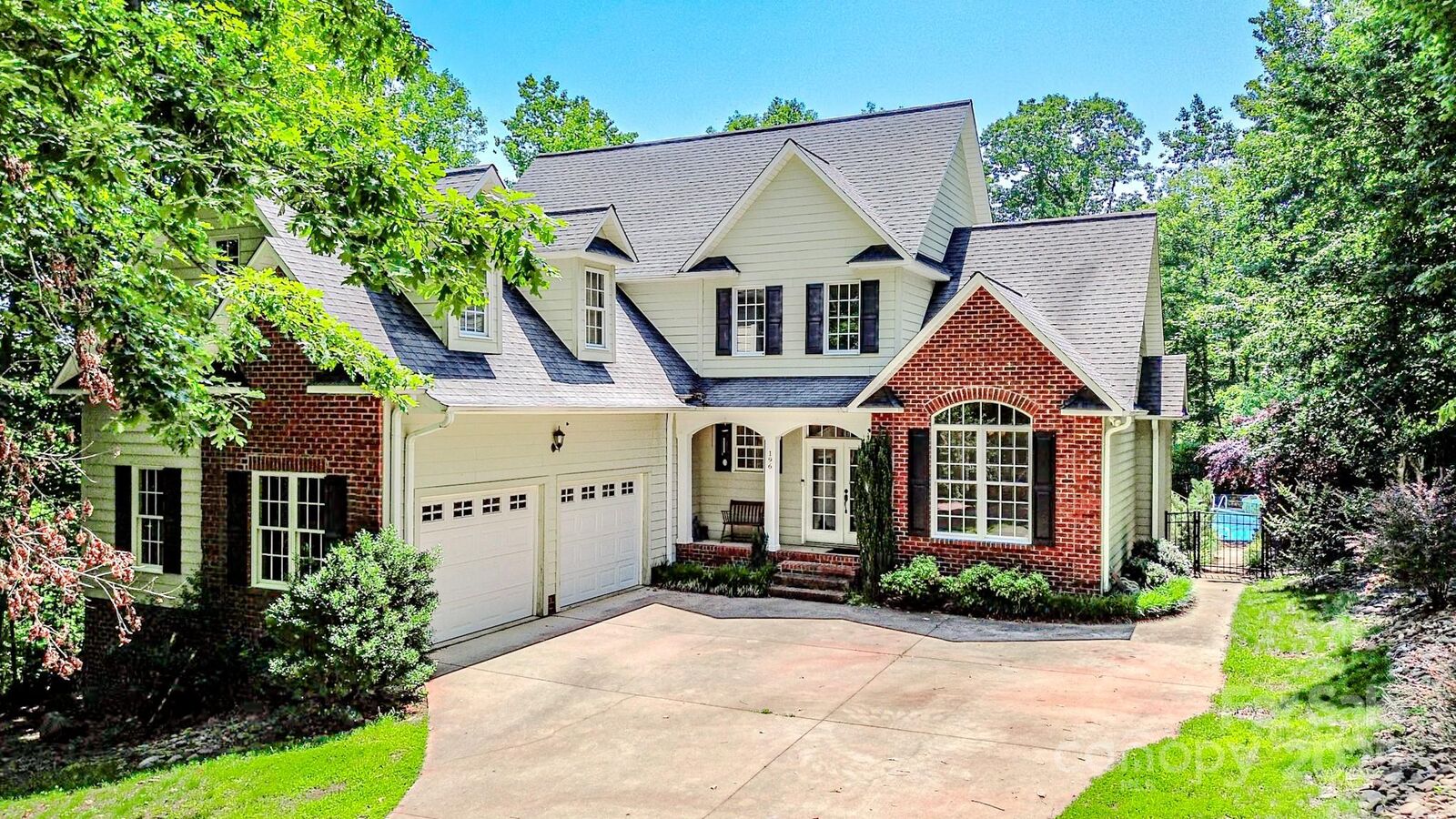 Property Photo:  196 Col Hamptons Court  NC 28139 