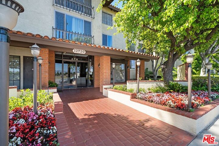 12720 Burbank Blvd  Valley Village CA 91607 photo