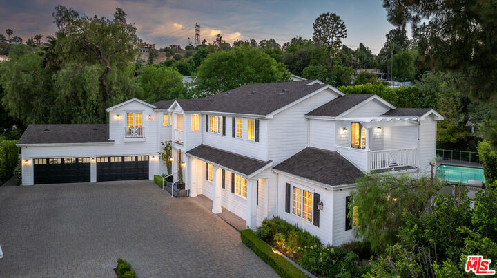 Property Photo: 4981 Amigo Ave CA 91356