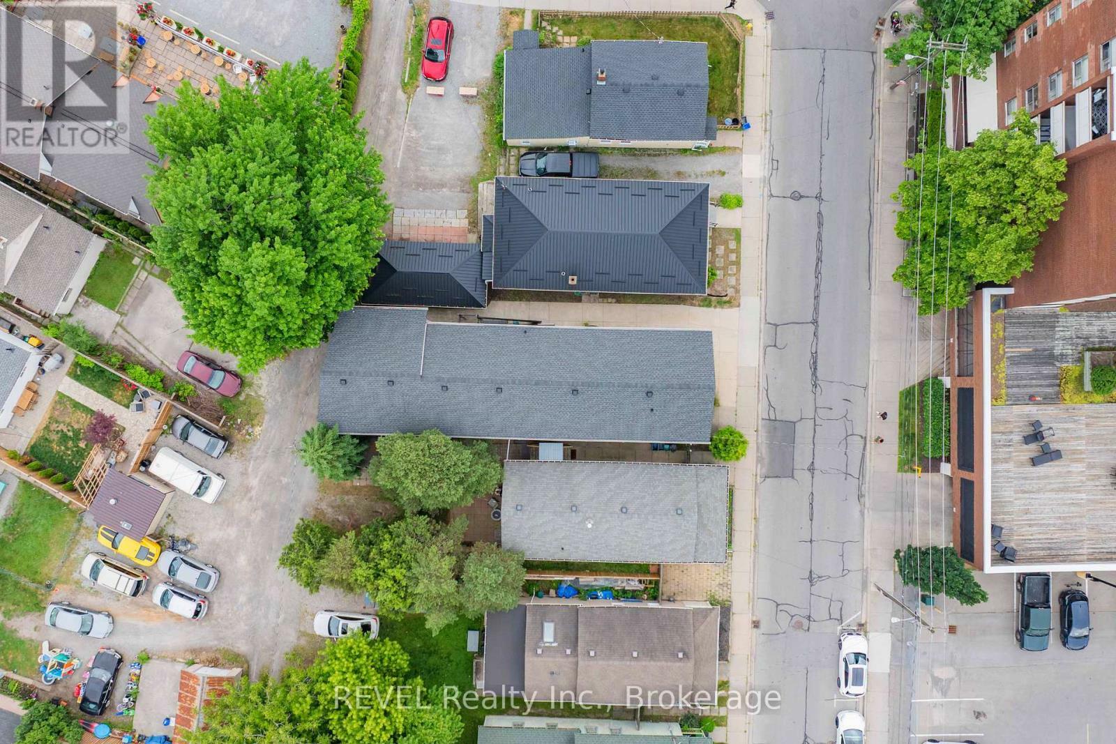Property Photo: 31 Raymond Street 5 ON L2R 2T3