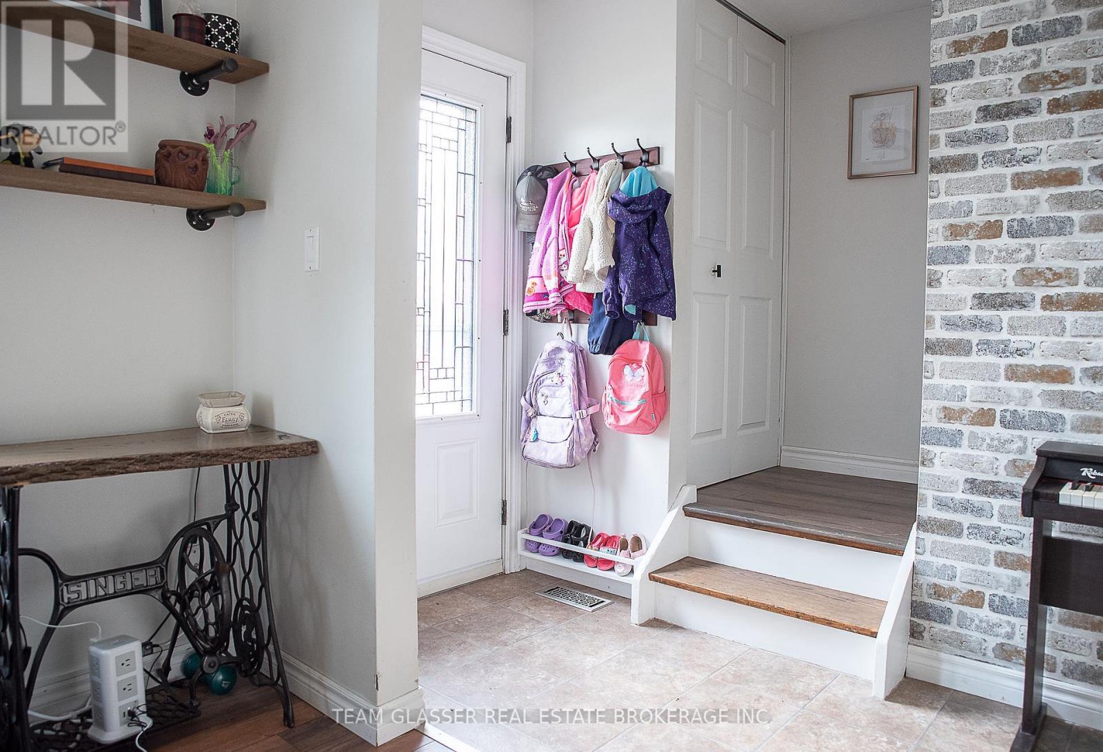 Property Photo: 28 Parkview Heights ON N5H 2J8