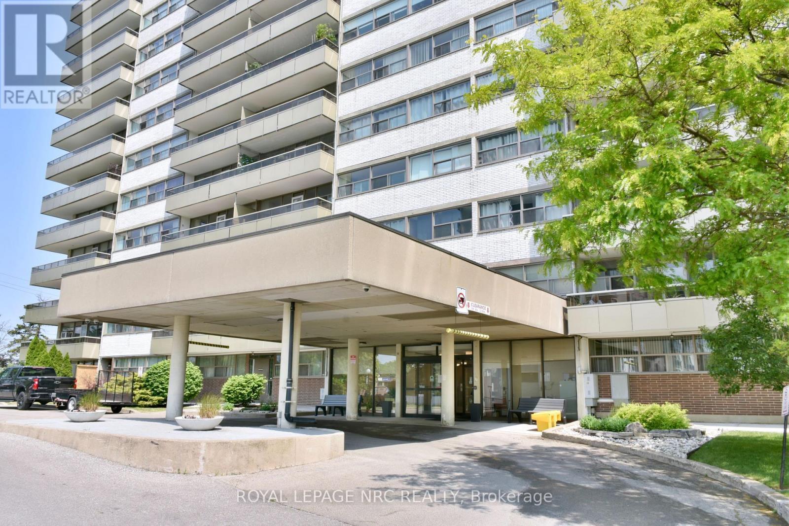 Property Photo: 215 Glenridge Avenue 810 ON L2T 3J7
