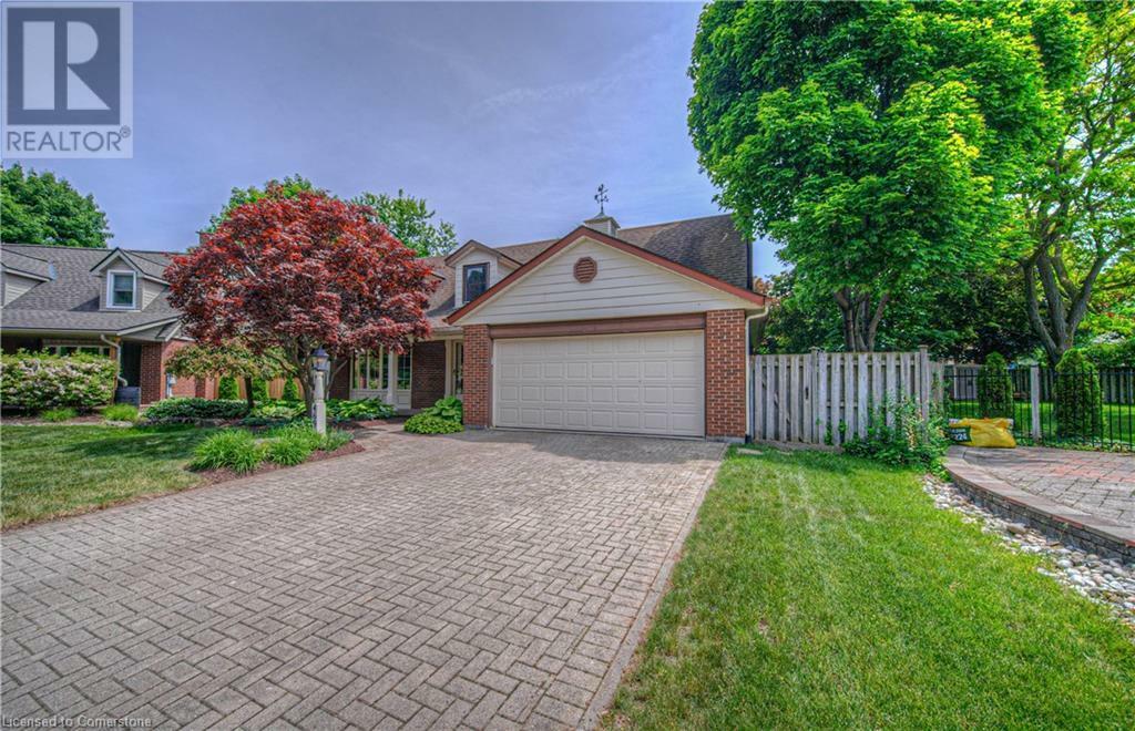 Photo de la propriété: 469 Hunterswood Court ON N2K 3E7