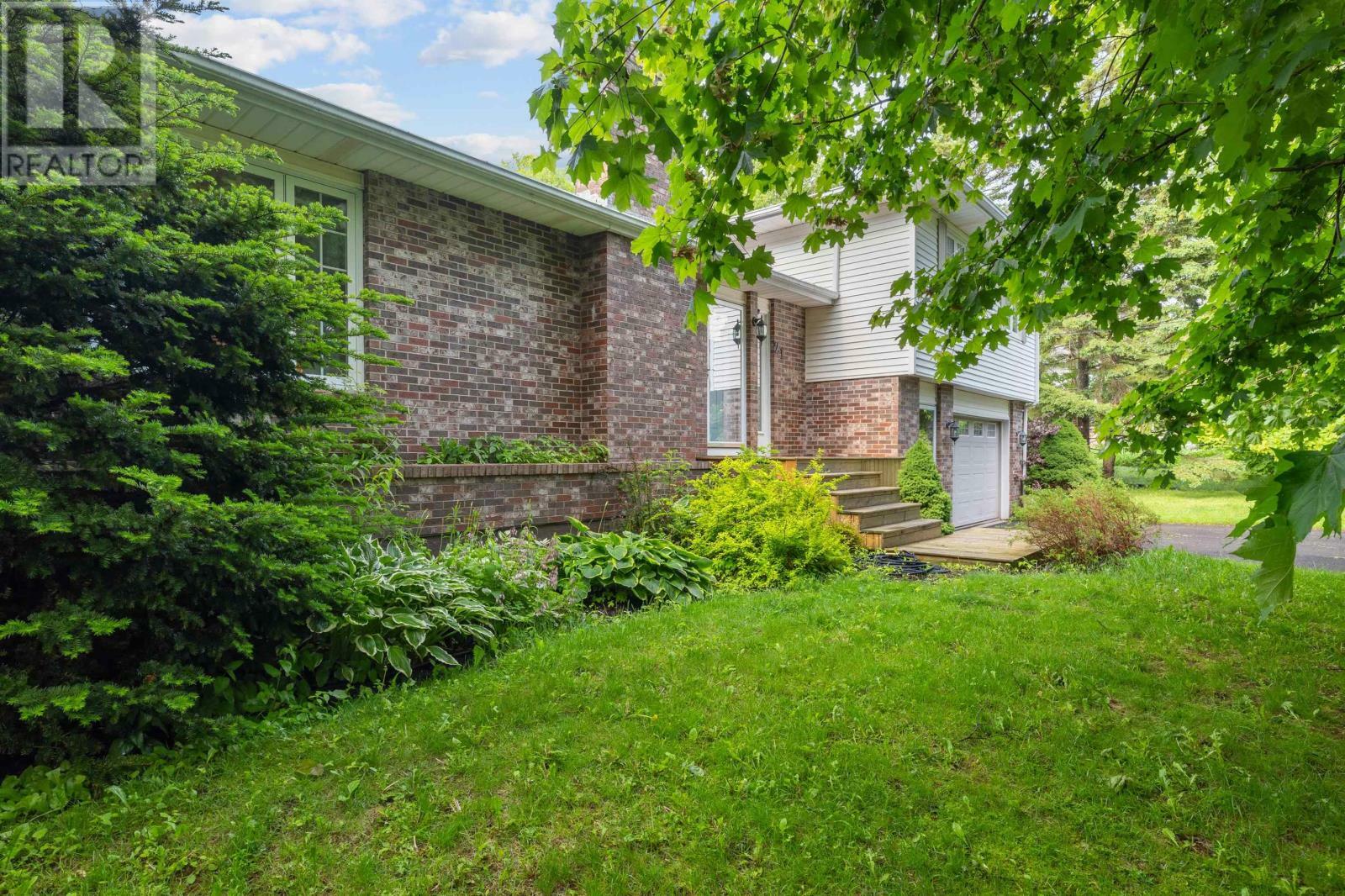 Property Photo: 21 Duncan Avenue PE C1B 1L4