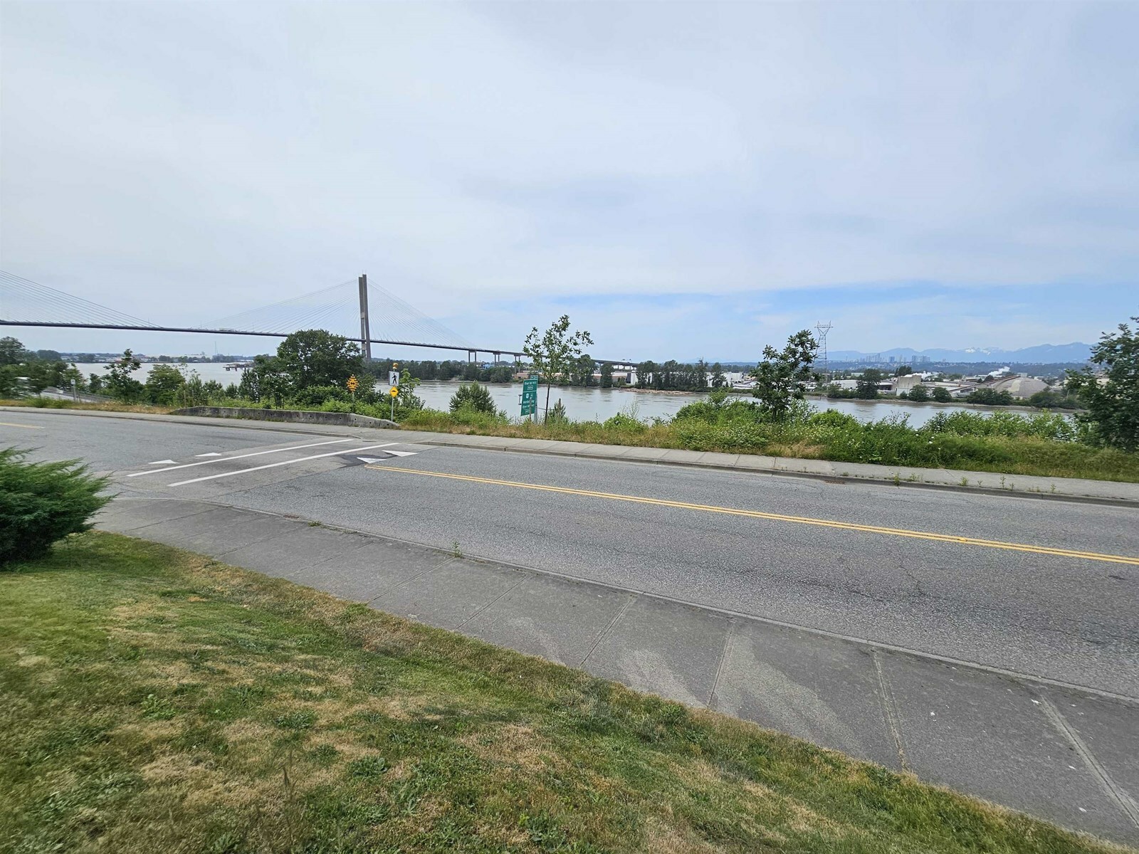 Photo de la propriété: 10506 River BC V4C 2R6