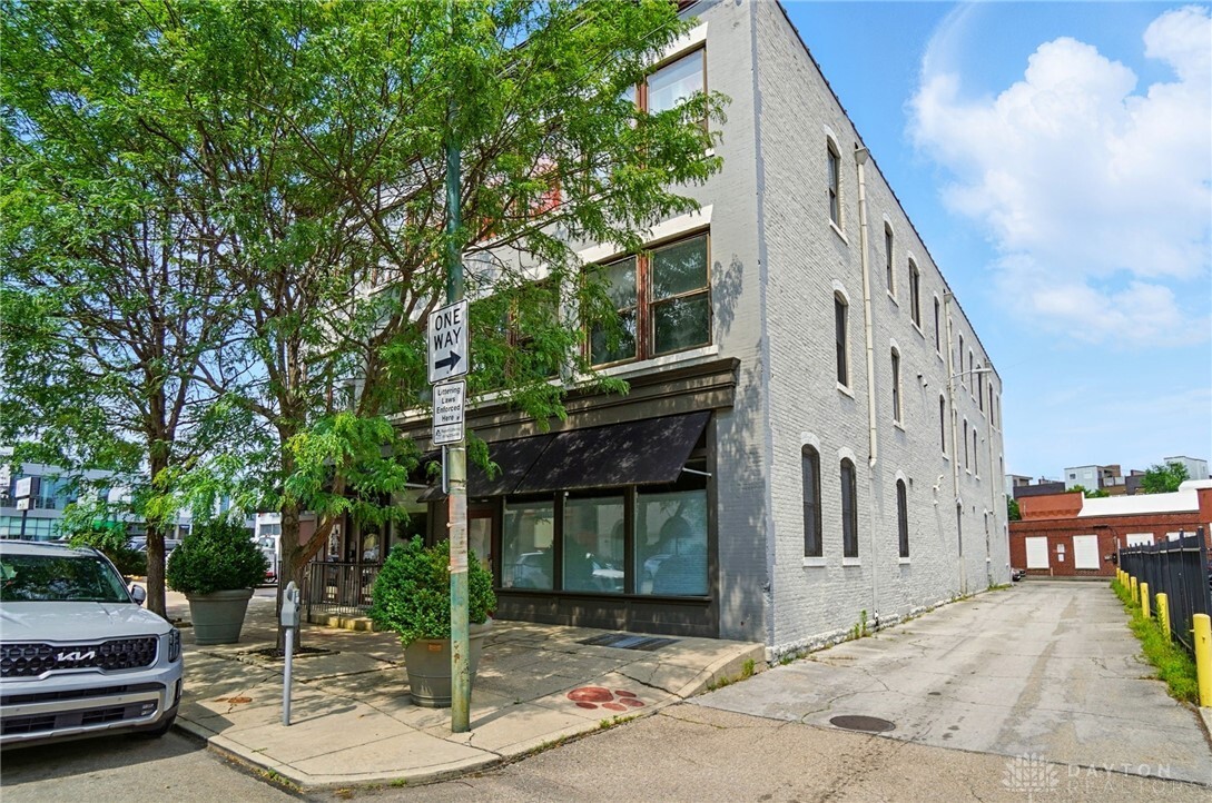 Property Photo: 18 S Saint Clair Street 203 OH 45402