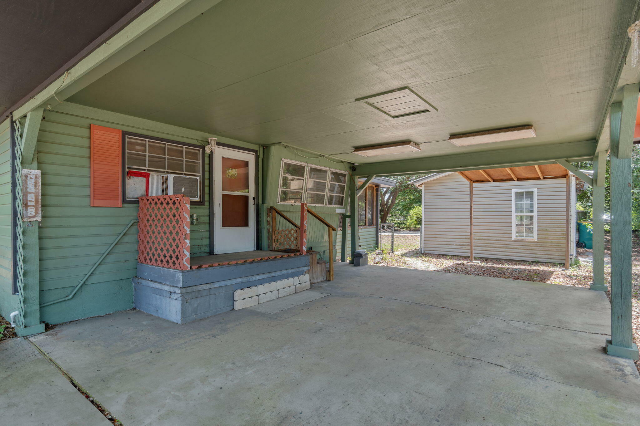 Property Photo: 1445 Live Oak Street FL 32578