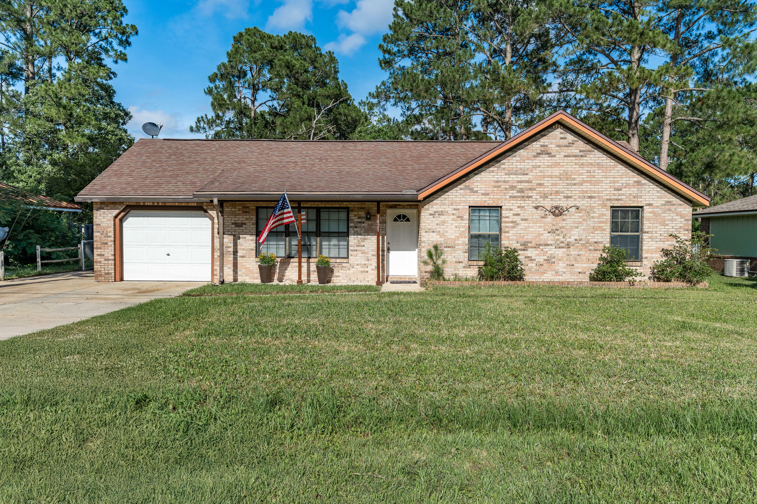 Property Photo: 1421 Mixon Drive FL 32547