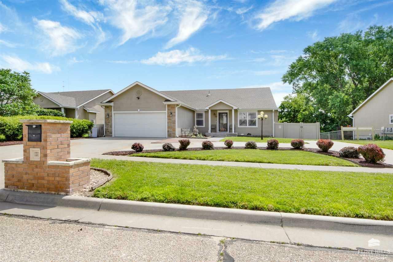 Property Photo:  1331 Spring Hill Drive  KS 66441 