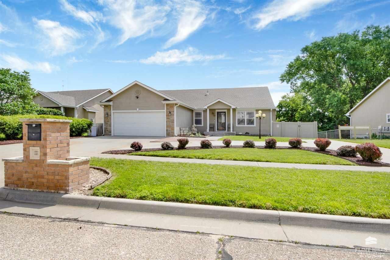 Property Photo: 1331 Spring Hill Drive KS 66441