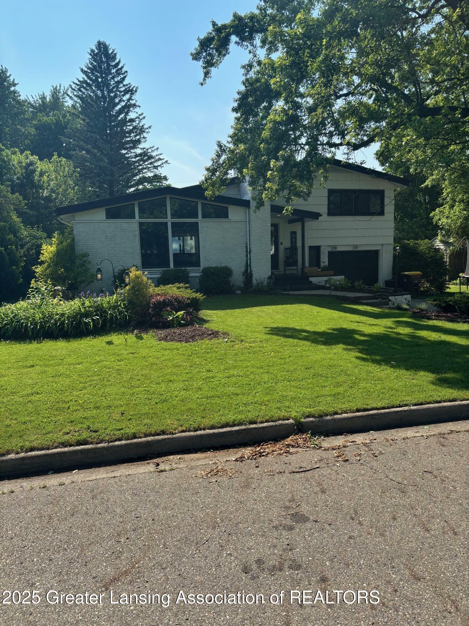 Property Photo: 229 Julian Avenue MI 48917