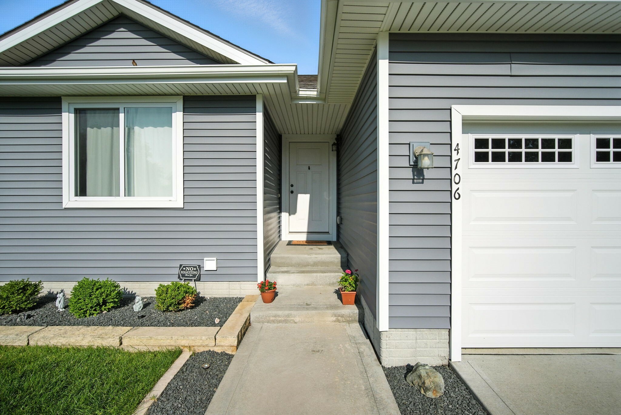 Property Photo: 4706 SW Logan Street IA 50023