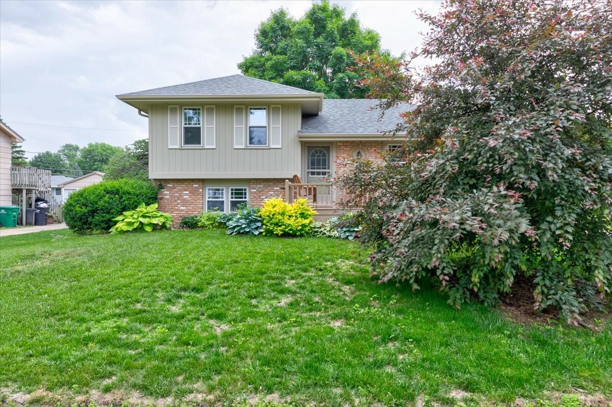 Property Photo: 413 NE 8th Street IA 50021