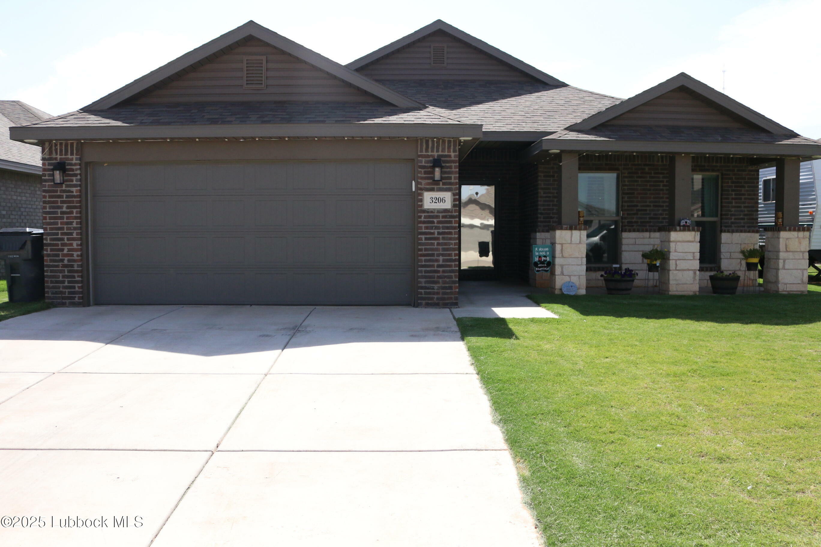 Property Photo: 3206 Viola Avenue TX 79407
