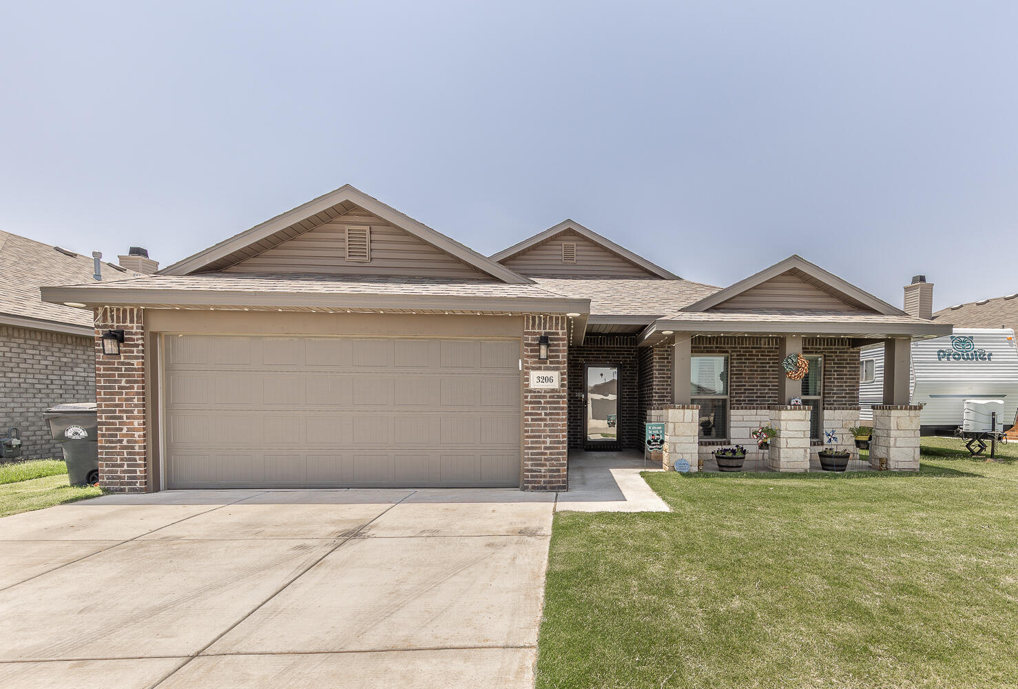 Property Photo: 3206 Viola Avenue TX 79407