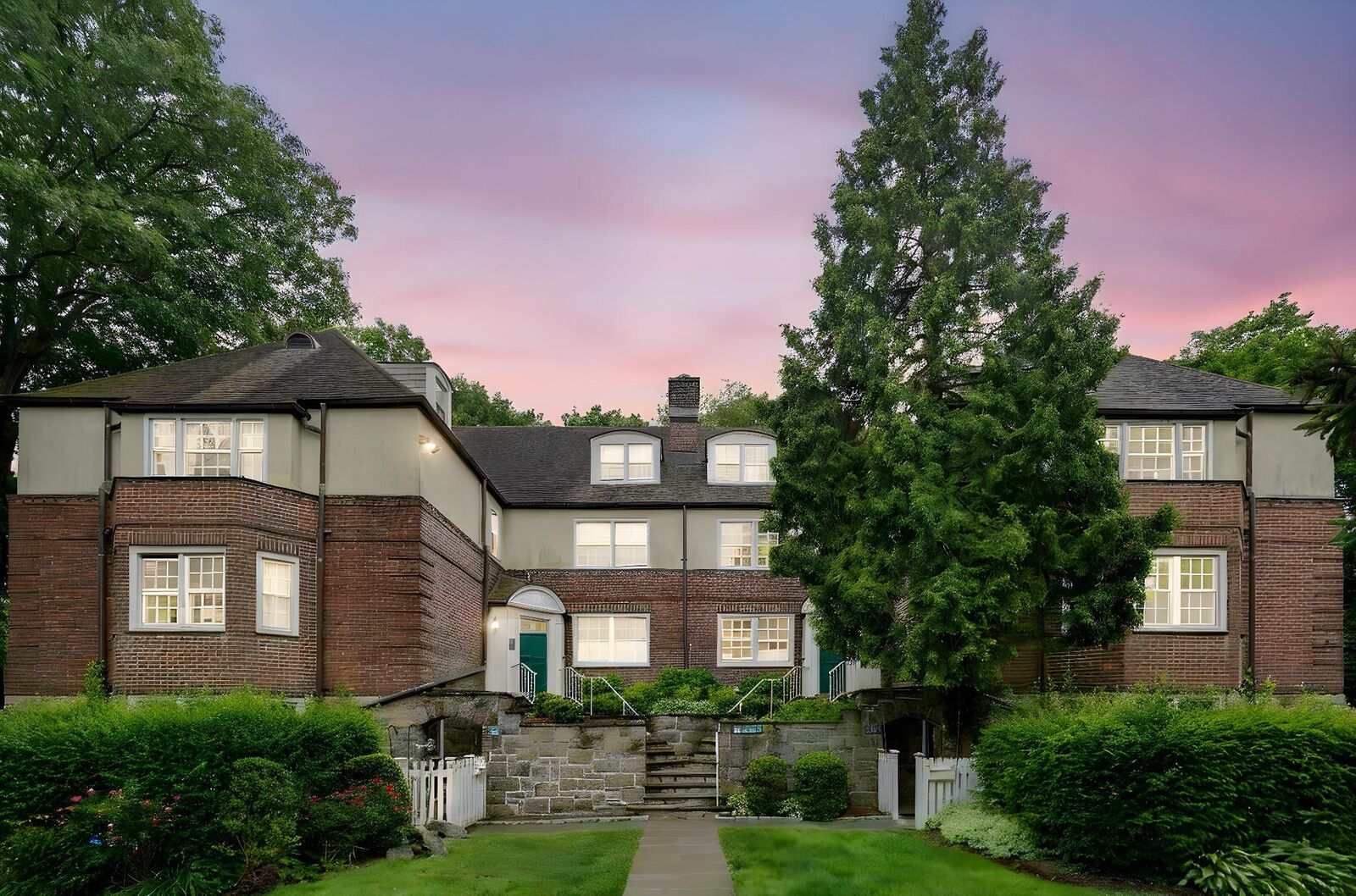 Property Photo: 11 Sentry Place 2C NY 10583