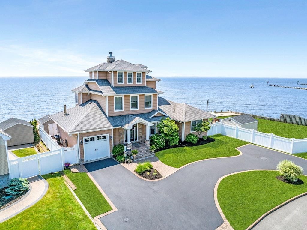 Property Photo:  42 Browns River Road 3  NY 11705 