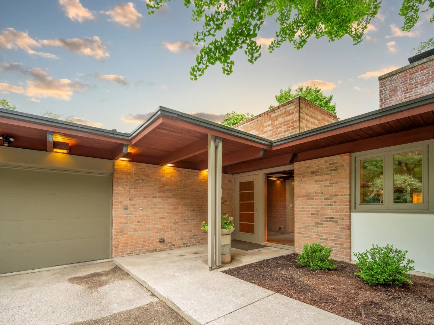 Property Photo:  3900 Valley  MI 48640 