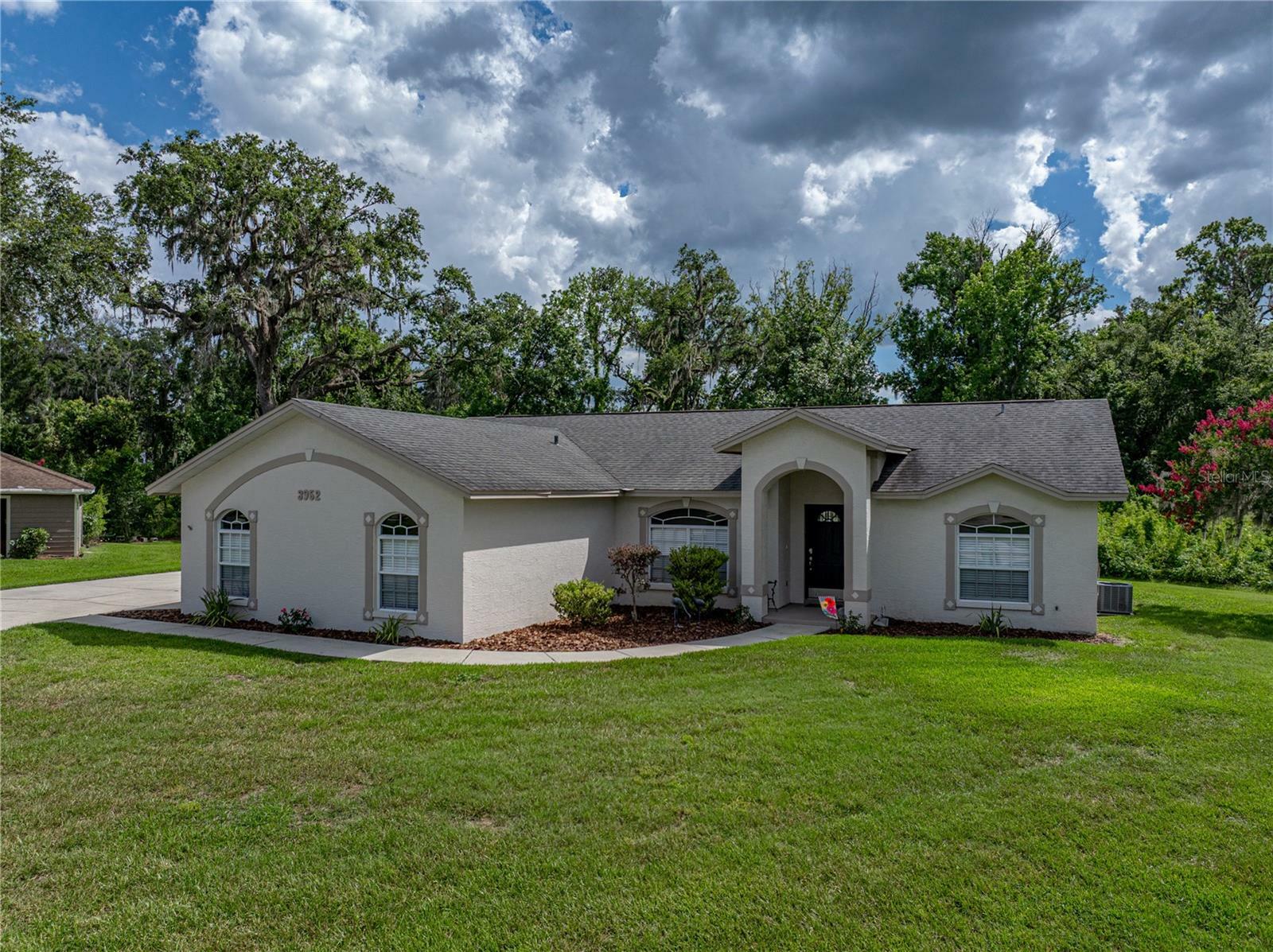 Property Photo:  3952 Laurel Branch Drive  FL 33810 