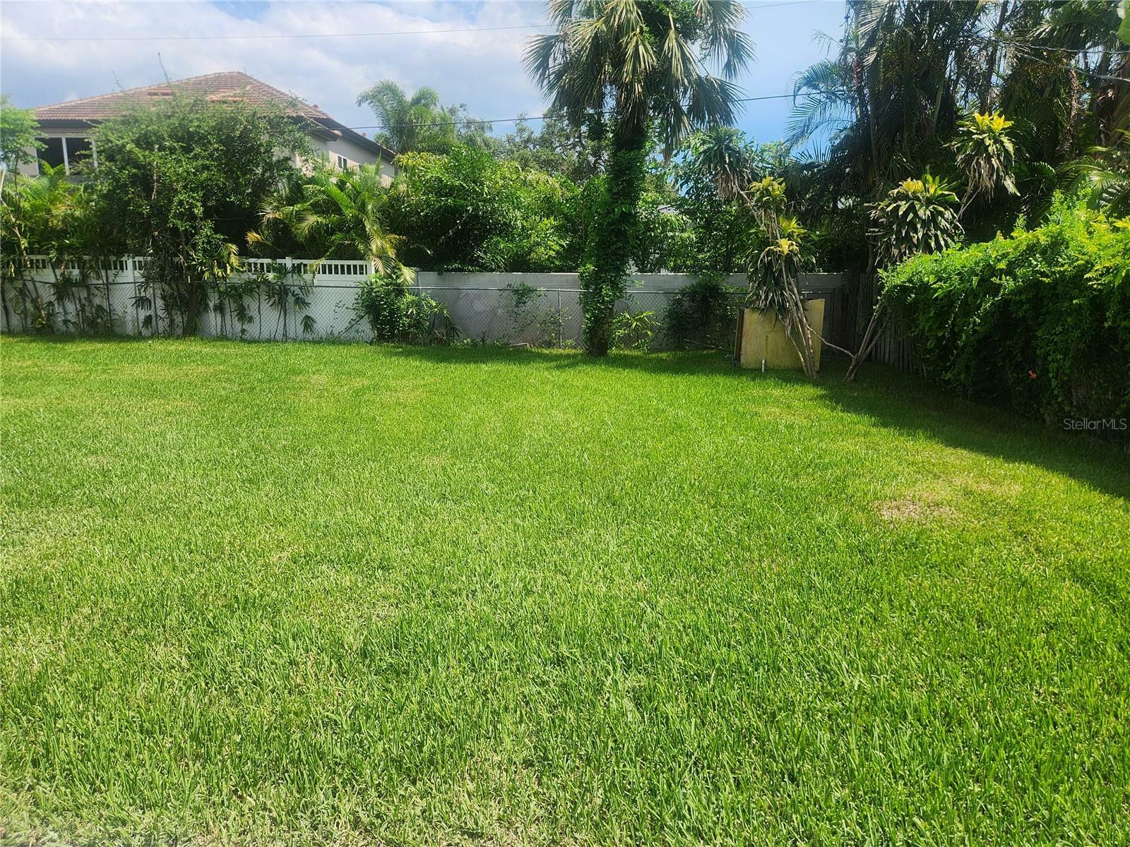Property Photo: 1638 South Drive FL 34239