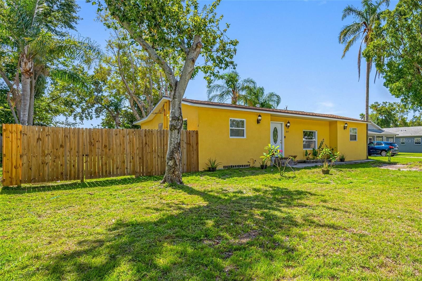 Property Photo: 317 Elizabeth Avenue FL 33759