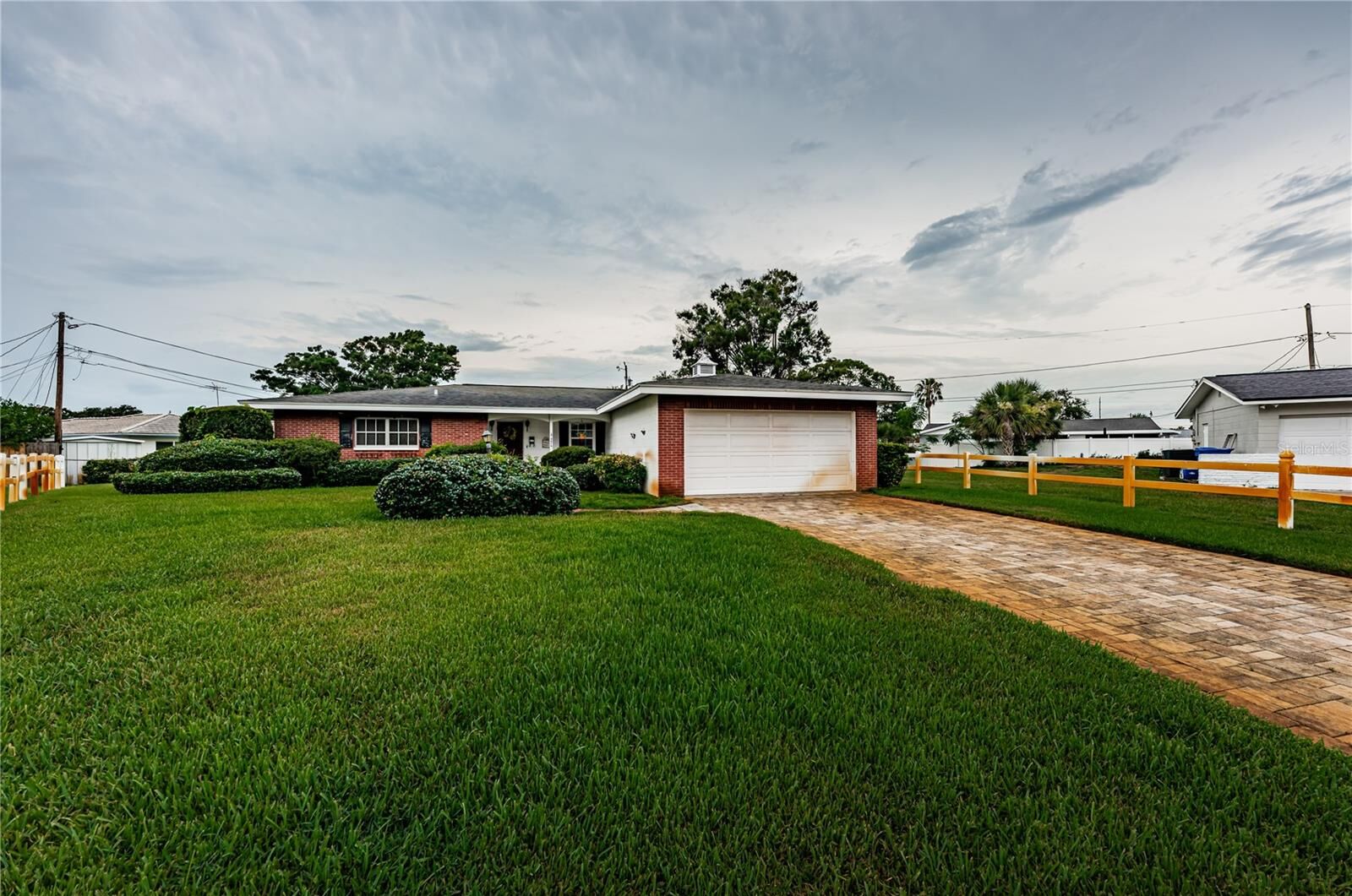 Property Photo: 5919 35th Avenue N FL 33703