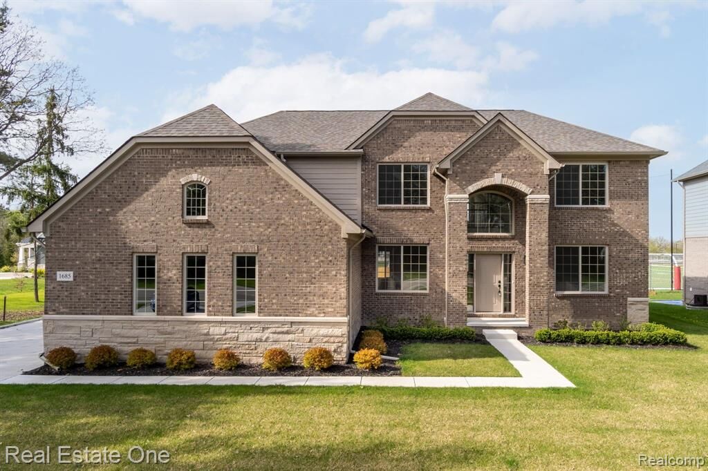 Property Photo:  3122 Frankton Drive  MI 48083 5072 