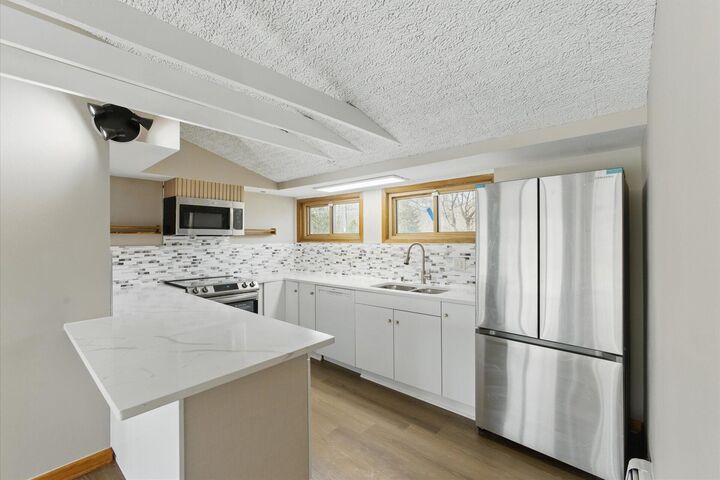 1625 W Green Tree Rd  Glendale WI 53209 photo