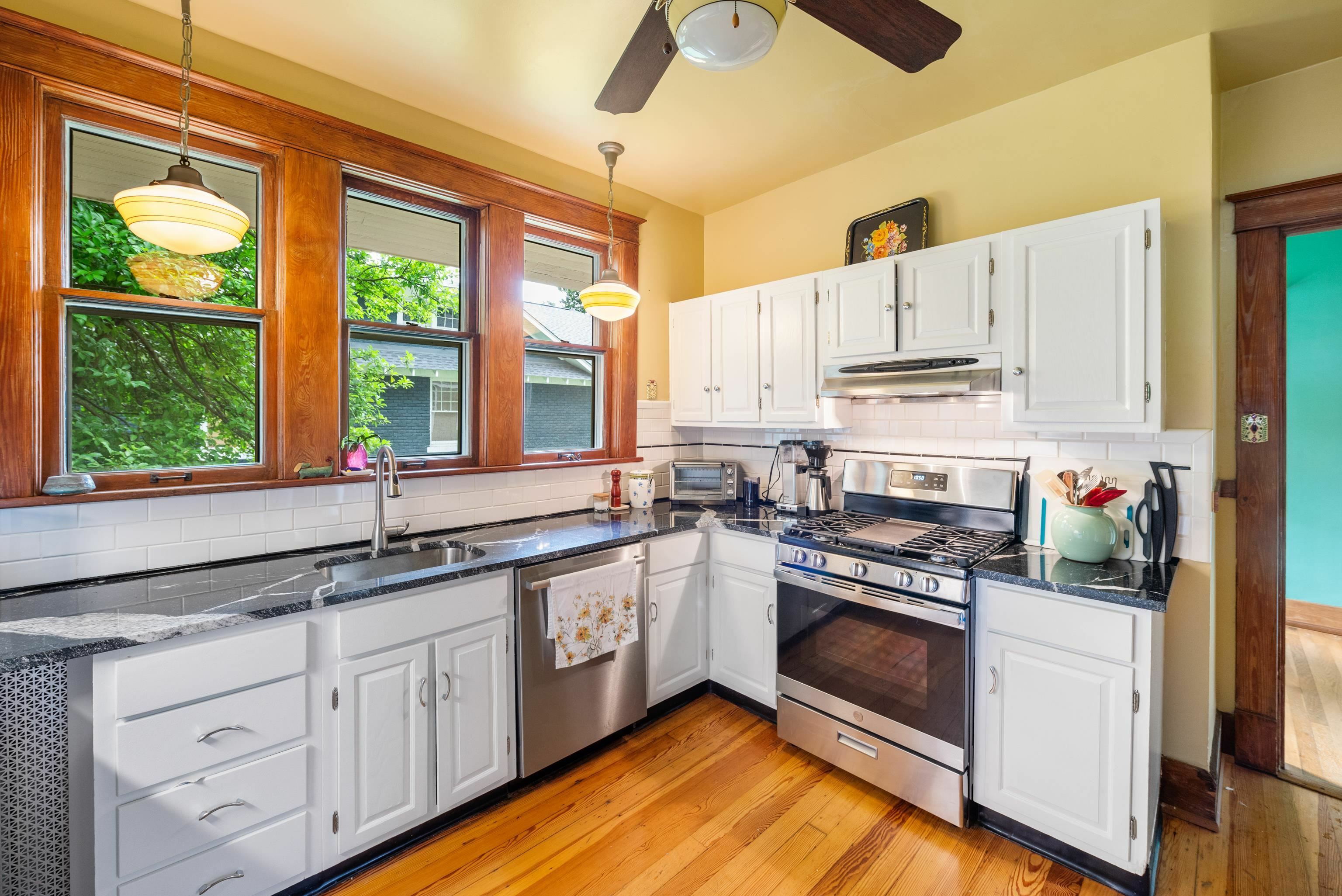 Property Photo: 1668 Forest Ave TN 38112