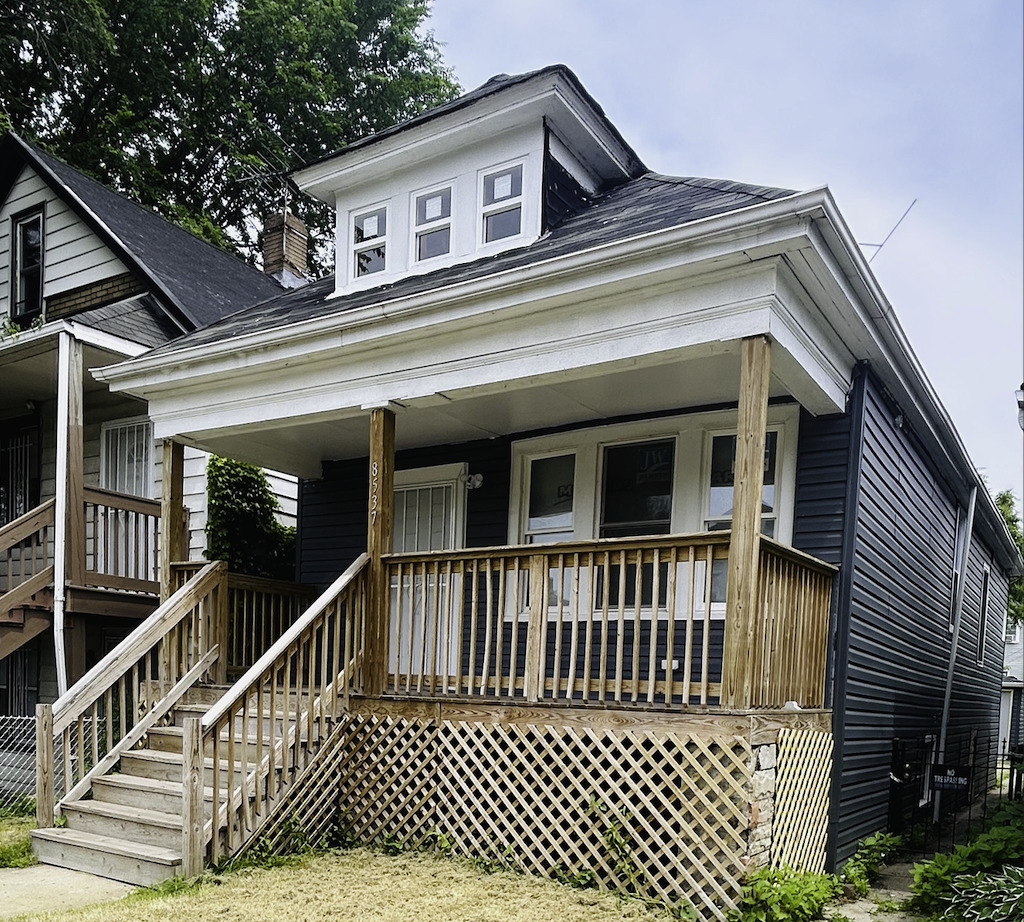 Property Photo: 8537 S Kingston Avenue IL 60617