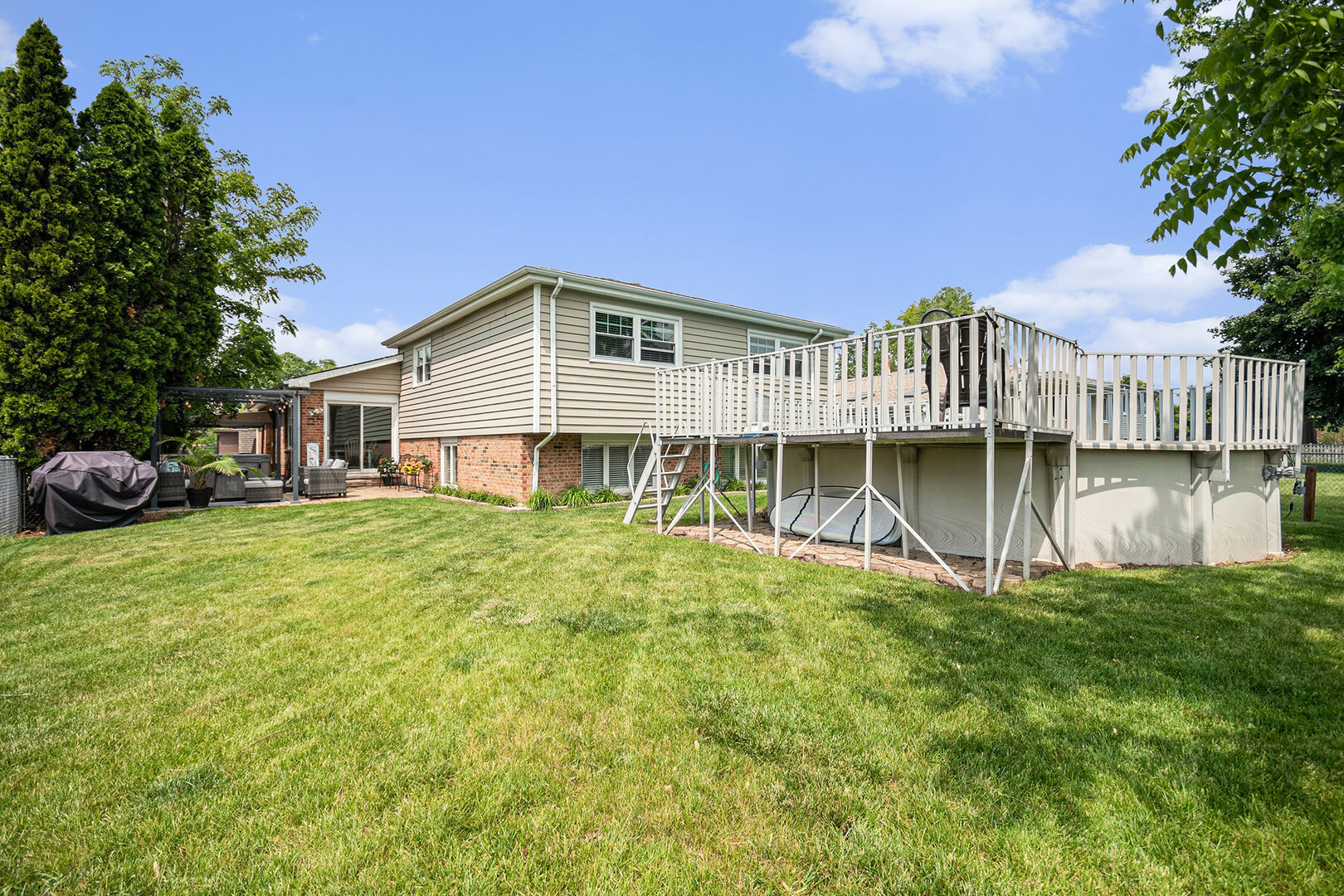Property Photo: 6621 W Victoria Drive IL 60452