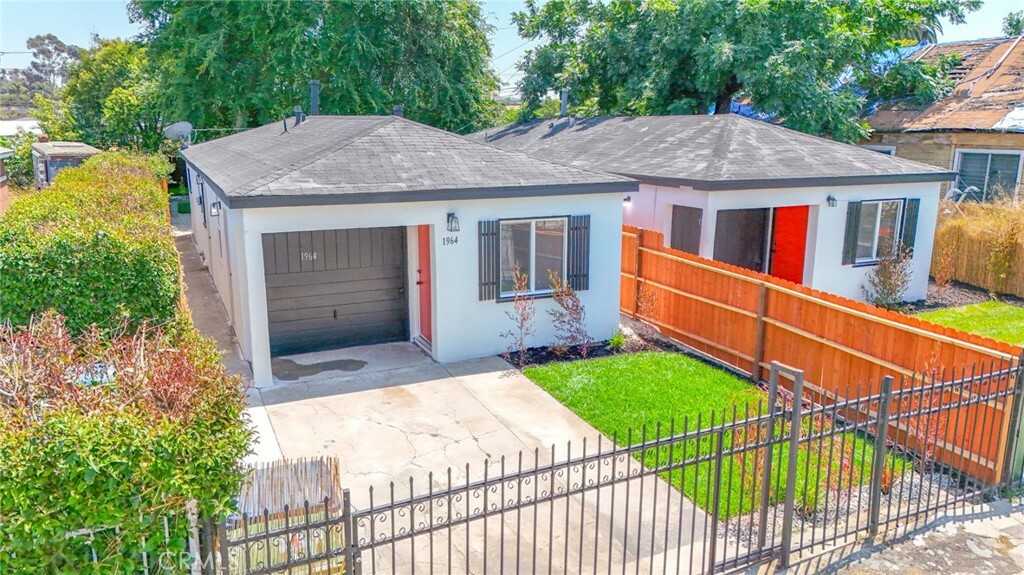 Property Photo:  1964 E 114th Street  CA 90059 