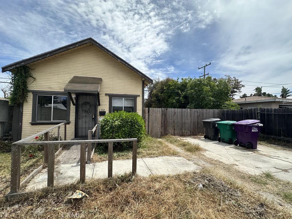 Property Photo: 1702 E Washington Street CA 90805