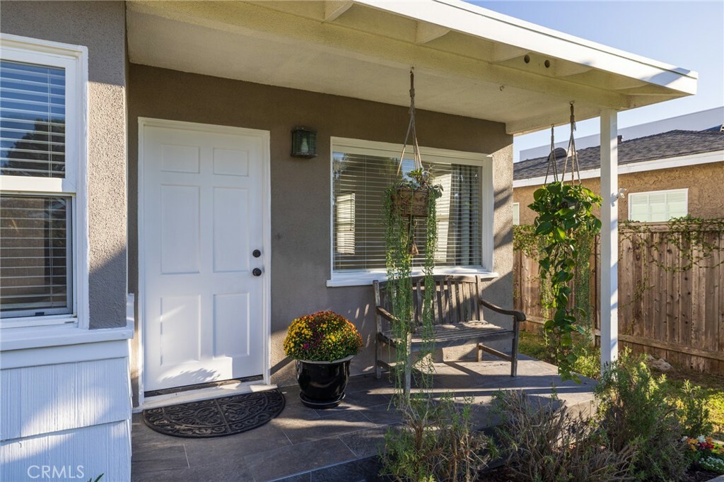 Property Photo:  524 Tustin Avenue  CA 92663 
