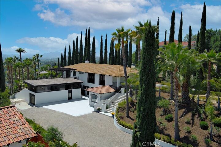 567 Lone Oak Drive  Westlake Village CA 91362 photo