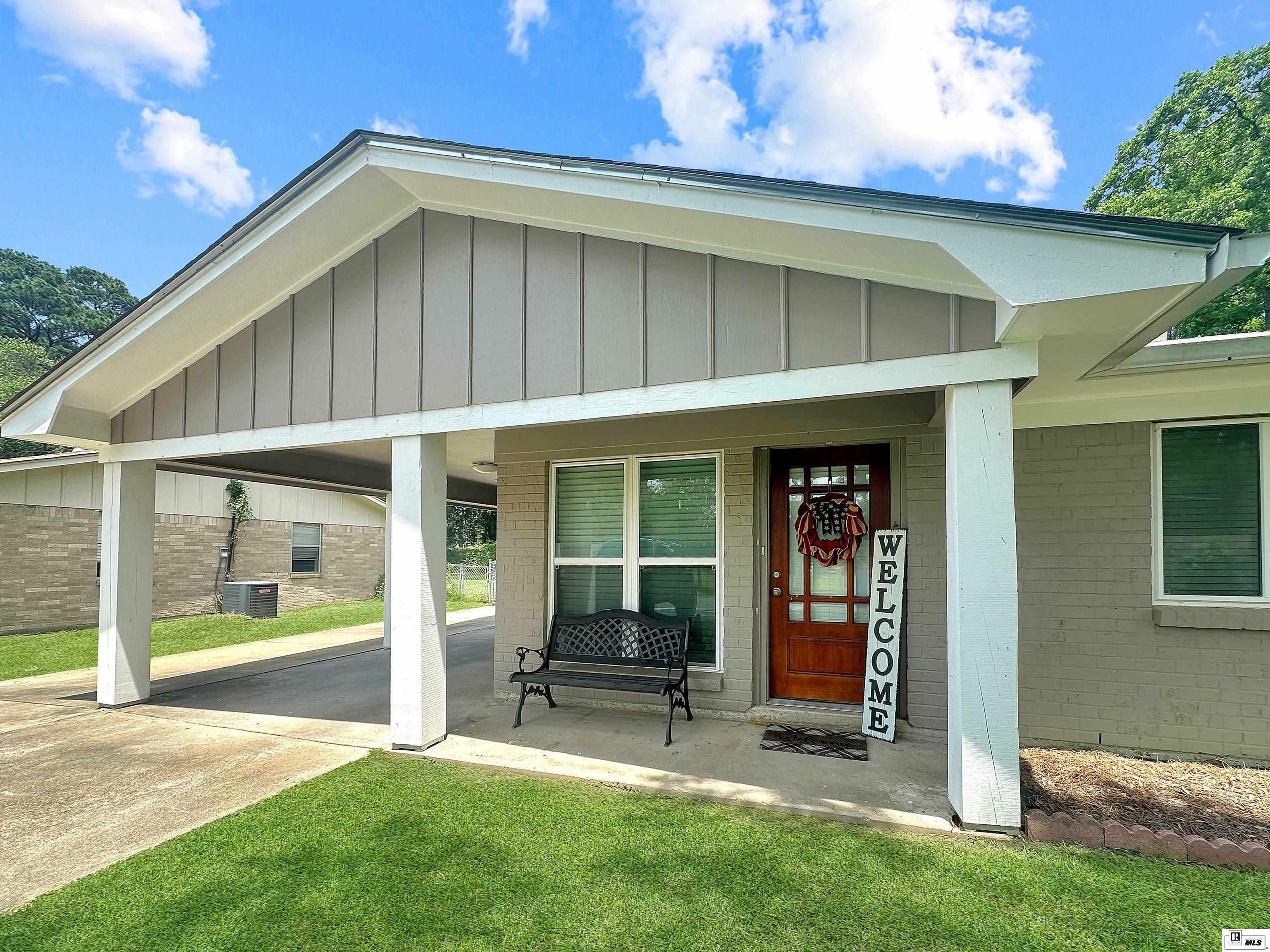 Property Photo: 200 Westside Drive LA 71291