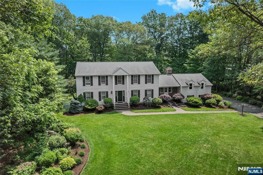 Property Photo:  8 Fieldstone Drive  NJ 07405 