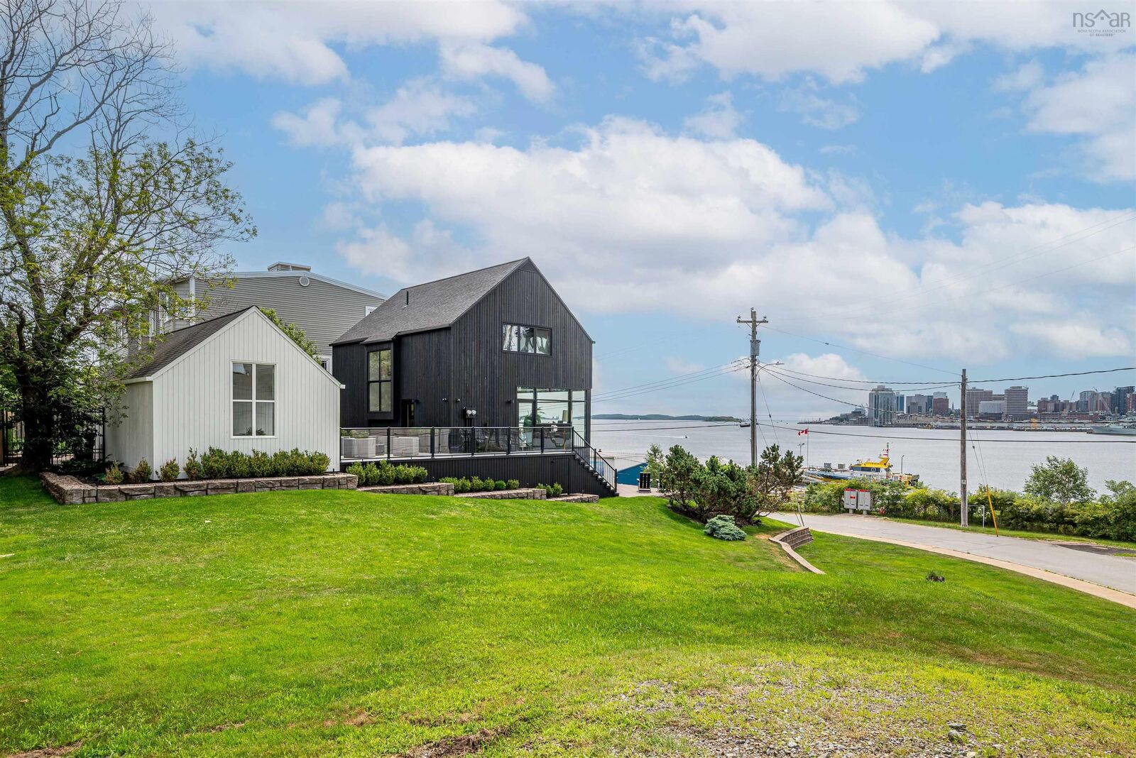 Photo de la propriété: 90 Shore Road NS B4A 1A4