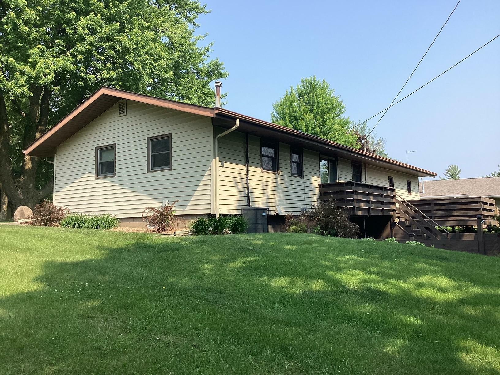 Property Photo: 1113 Rosehill Drive MN 56007