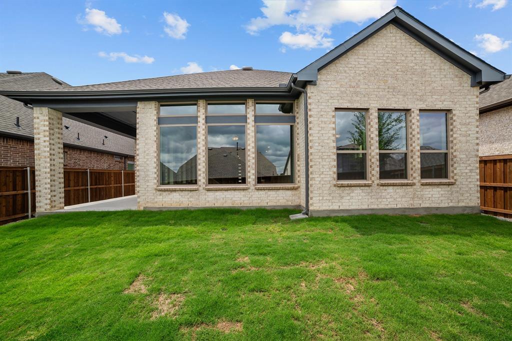 Property Photo: 6217 Escarpment Drive TX 76112