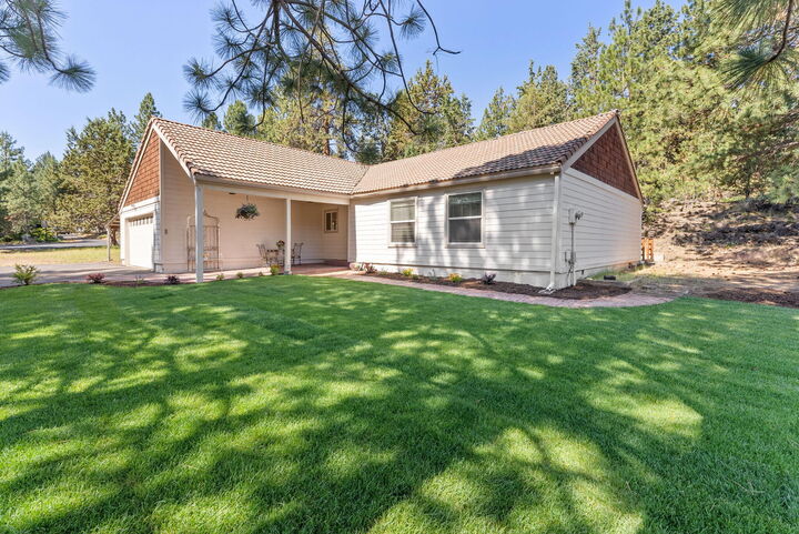 Property Photo:  60781 Country Club Drive  OR 97702 