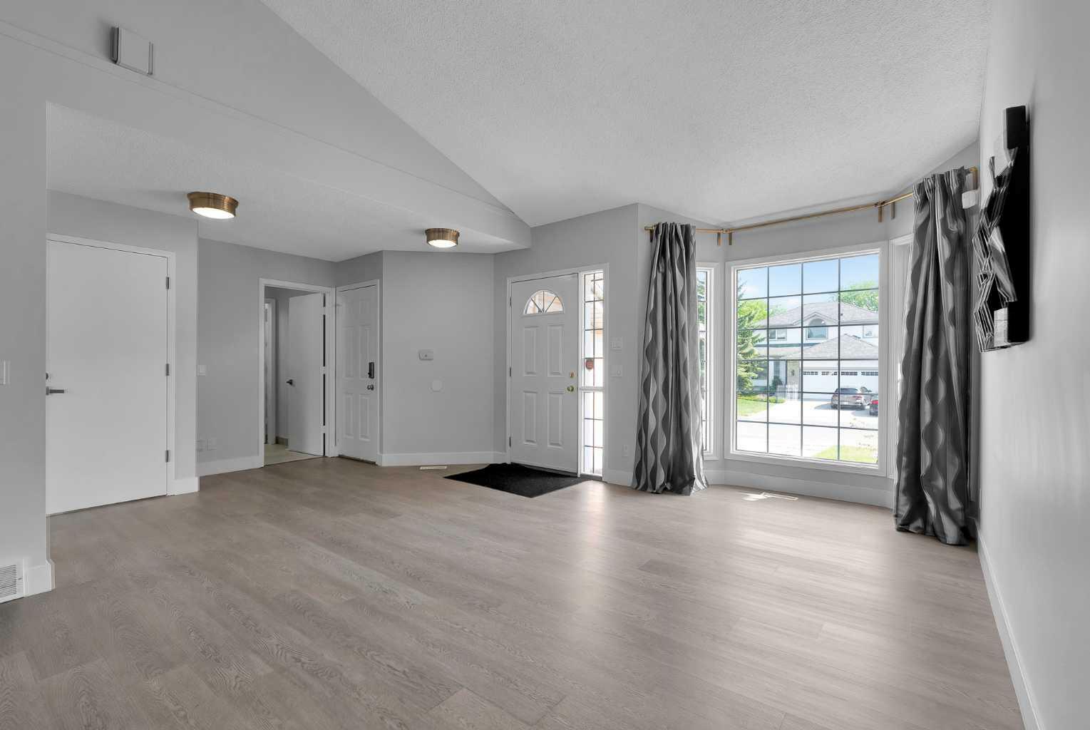 Property Photo: 30 Hidden Circle NW AB T3A 5G9