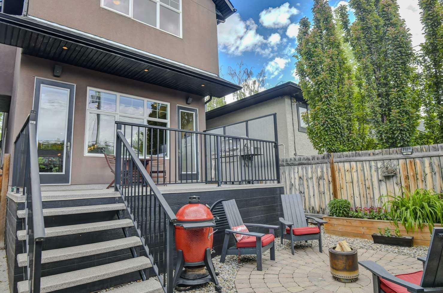 Property Photo: 4306 17 Street SW AB T2P 4P8