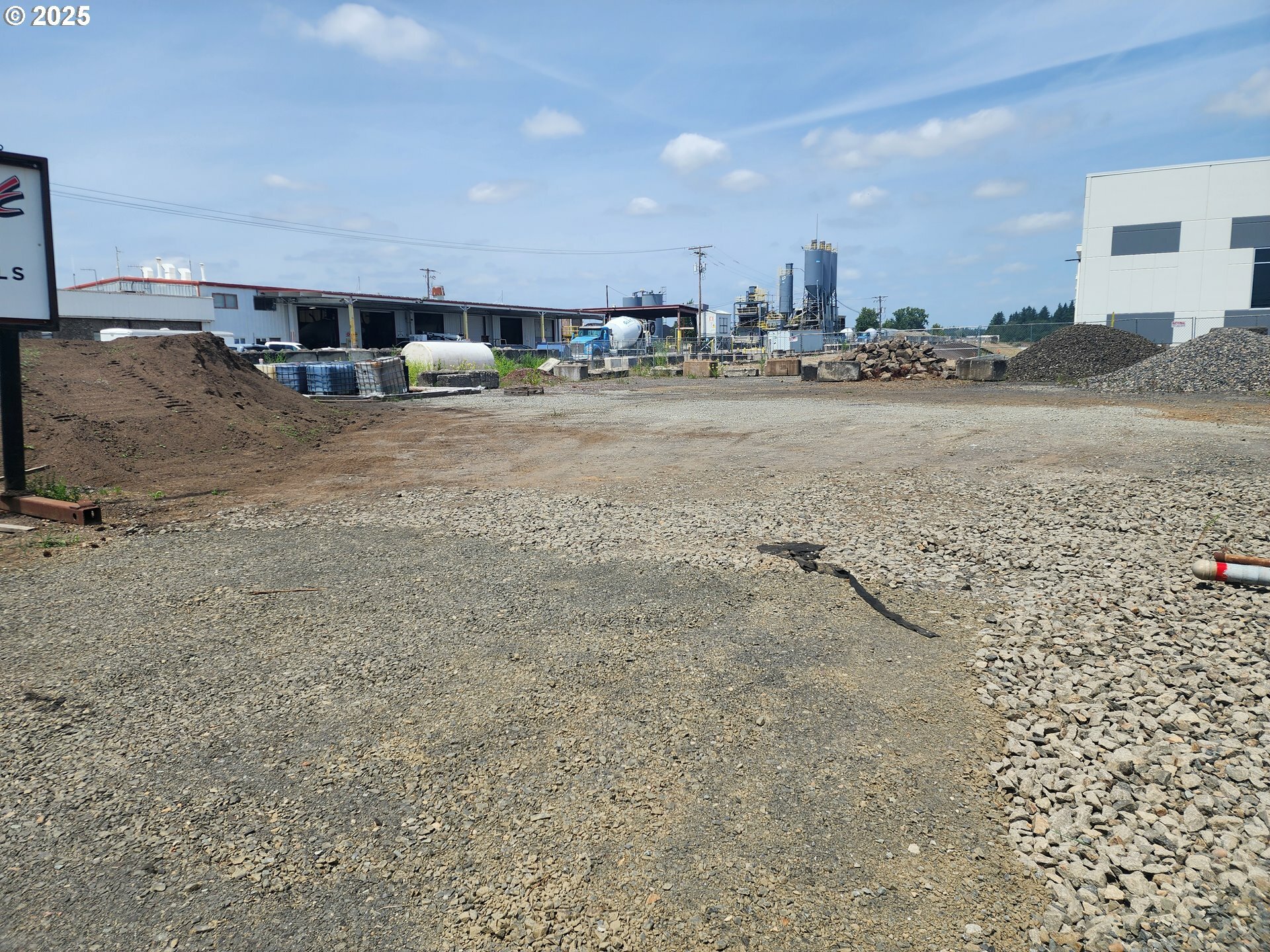 Property Photo: 18712 SE 1st St WA 98684