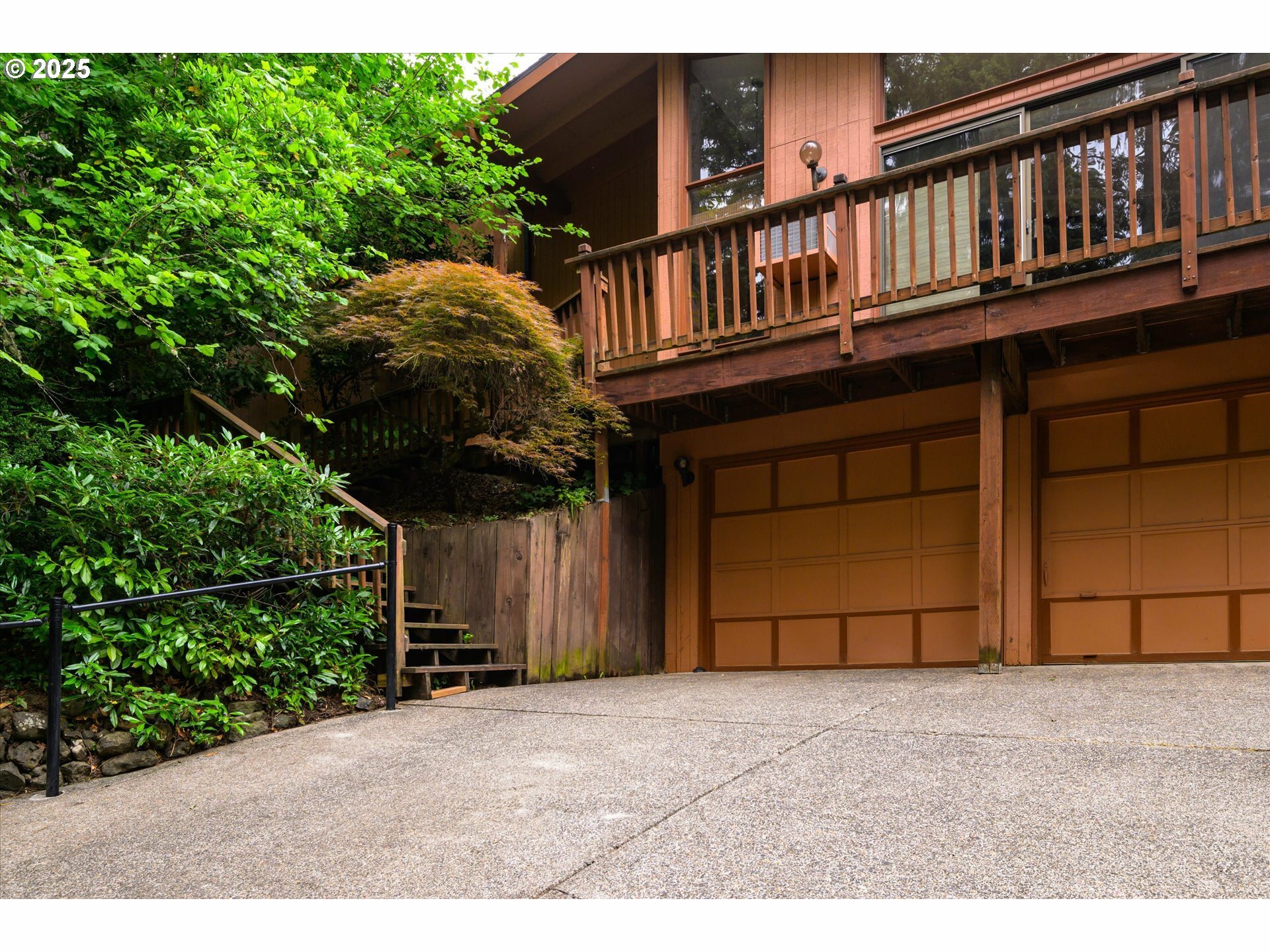 Property Photo: 761 Foothill Dr OR 97405